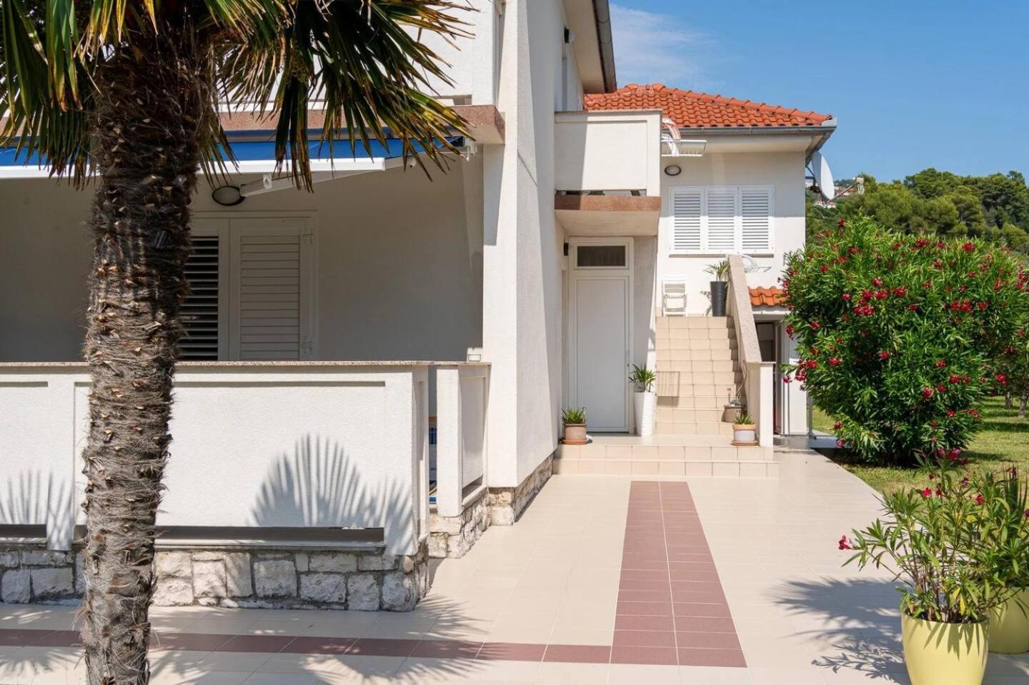 Rab Island Apartmets - Palit Rab Town Bagian luar foto
