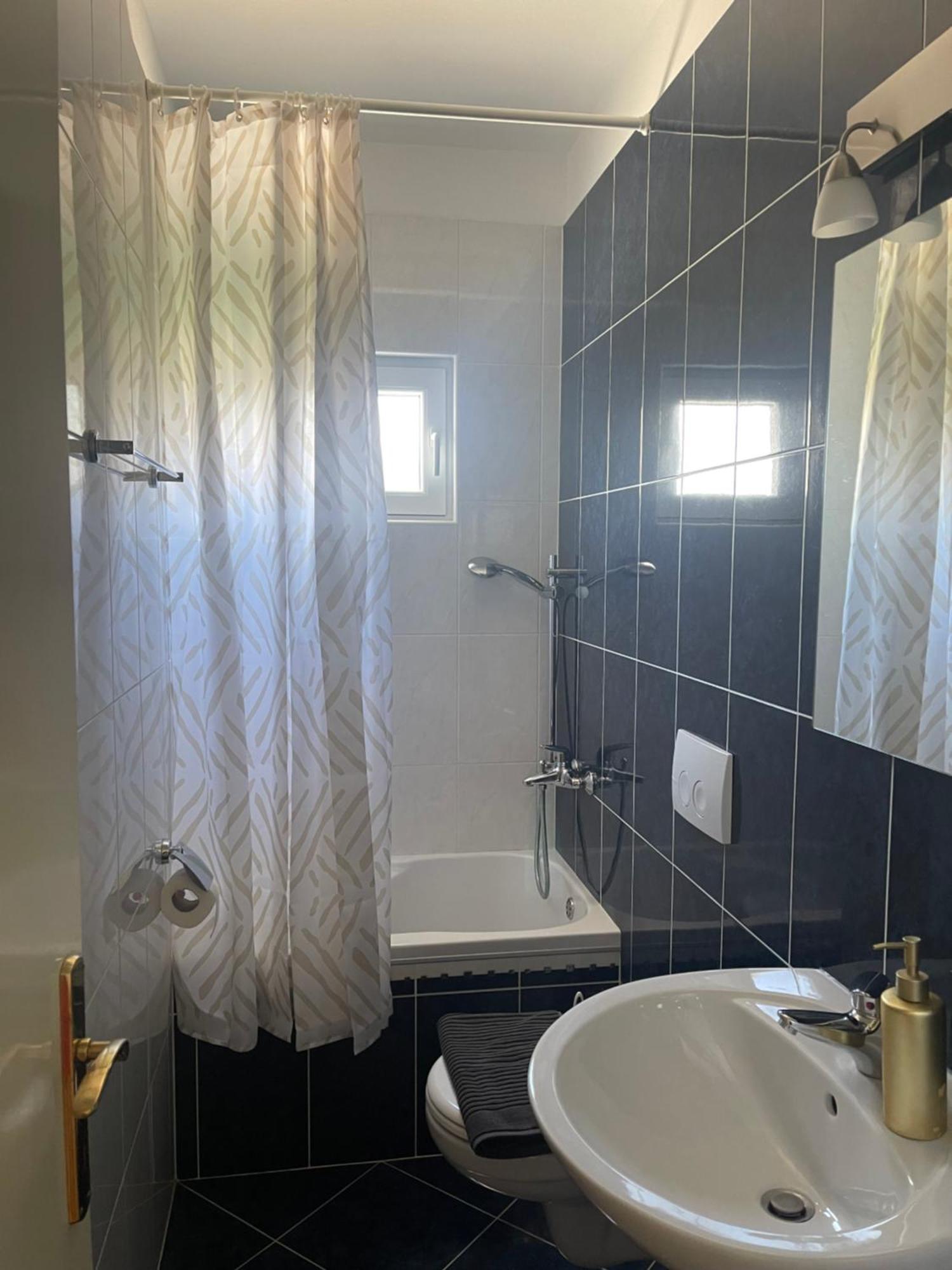 Rab Island Apartmets - Palit Rab Town Bagian luar foto